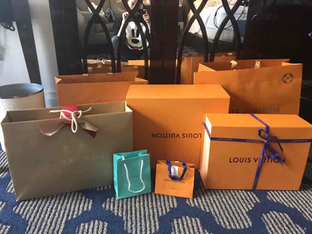 LV Clapton 邮差单肩包