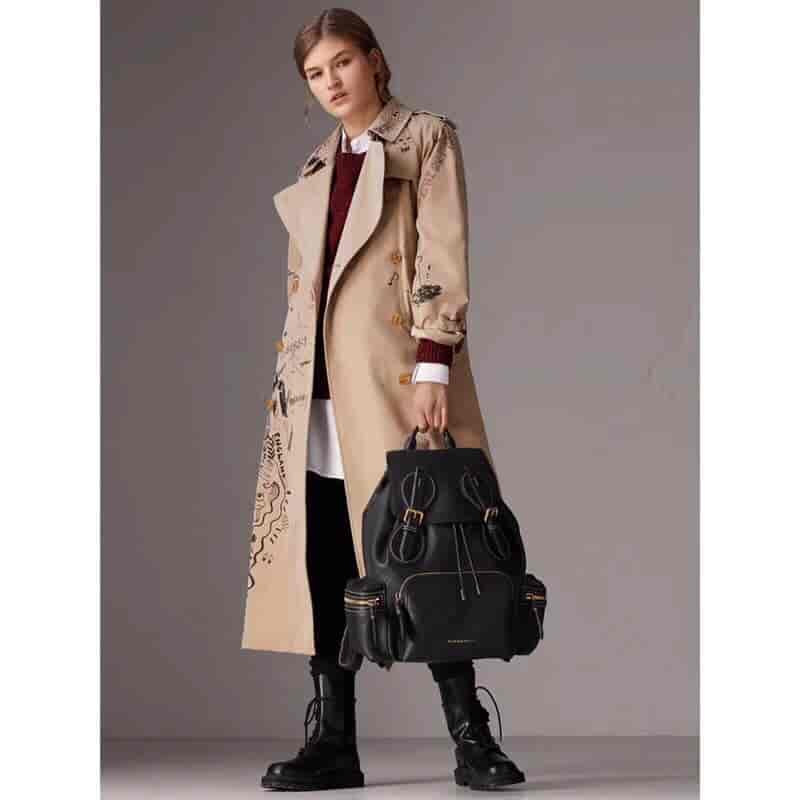 巴宝莉 The Rucksack 大号缉明线皮革军旅背包40648591