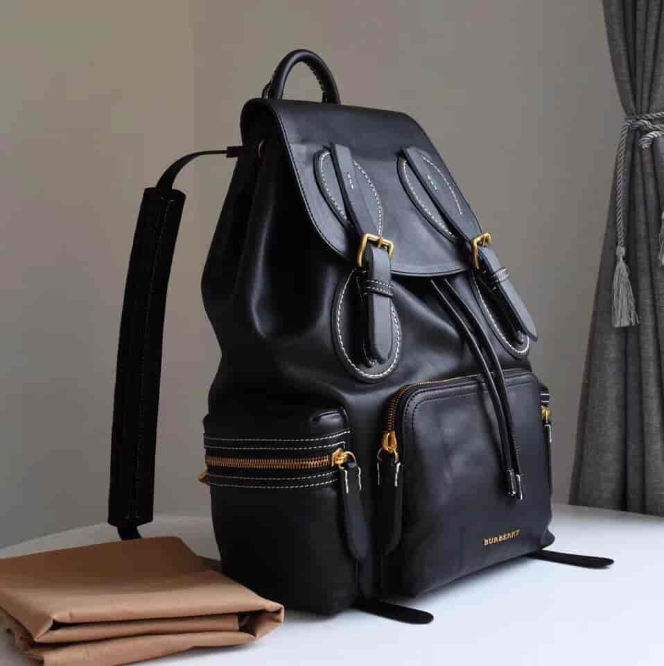 巴宝莉 The Rucksack 大号缉明线皮革军旅背包40648591