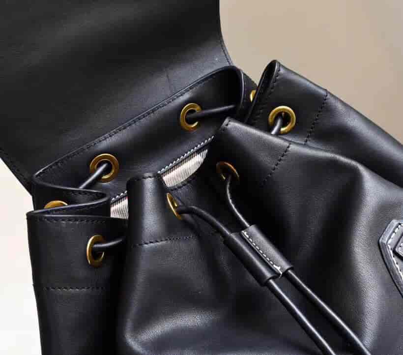 巴宝莉 The Rucksack 大号缉明线皮革军旅背包40648591