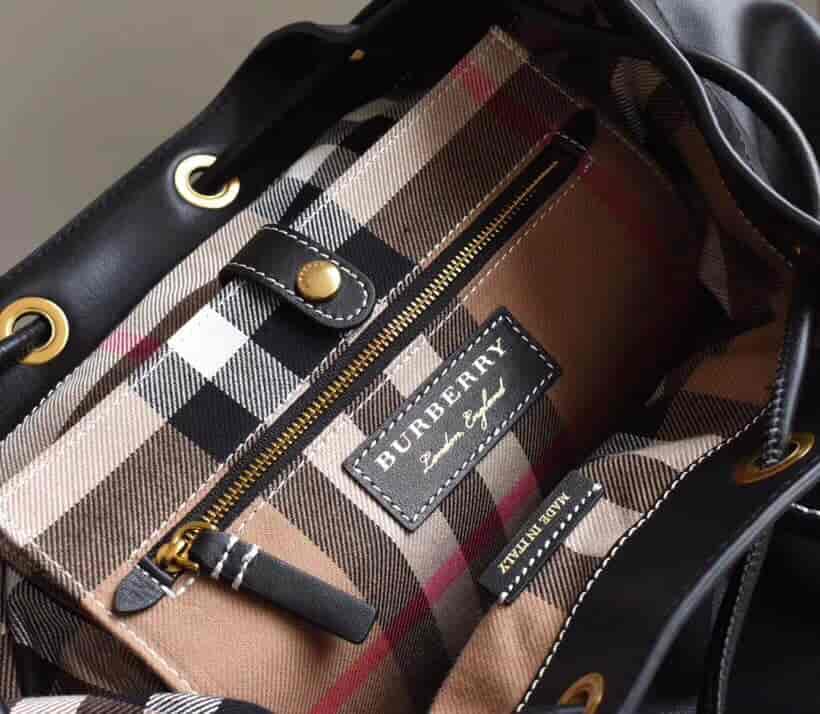 巴宝莉 The Rucksack 大号缉明线皮革军旅背包40648591