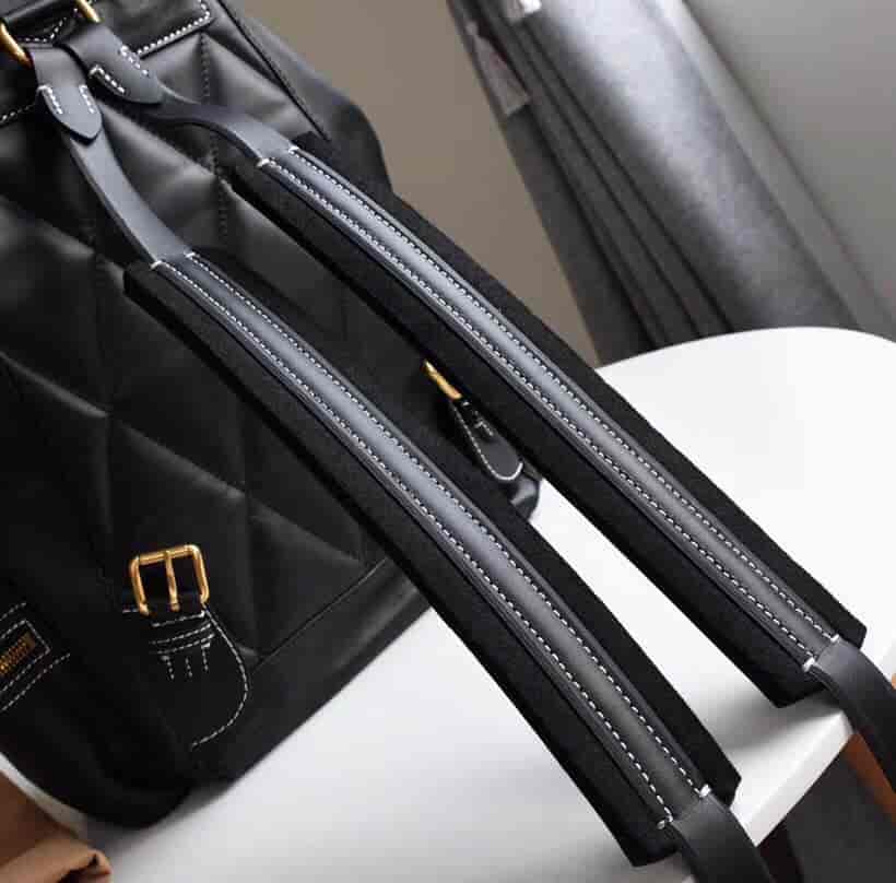 巴宝莉 The Rucksack 大号缉明线皮革军旅背包40648591