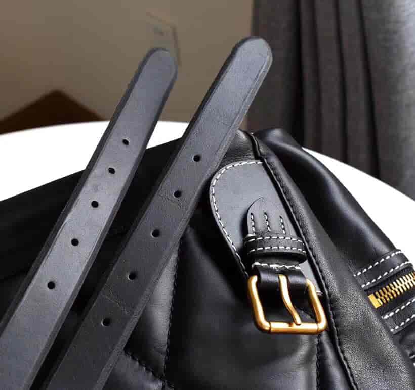 巴宝莉 The Rucksack 大号缉明线皮革军旅背包40648591