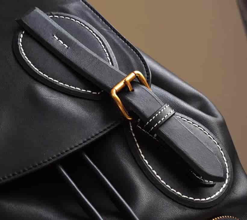 巴宝莉 The Rucksack 大号缉明线皮革军旅背包40648591