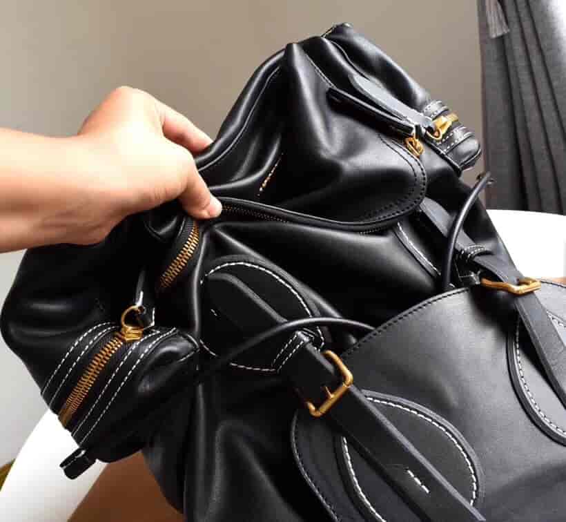 巴宝莉 The Rucksack 大号缉明线皮革军旅背包40648591