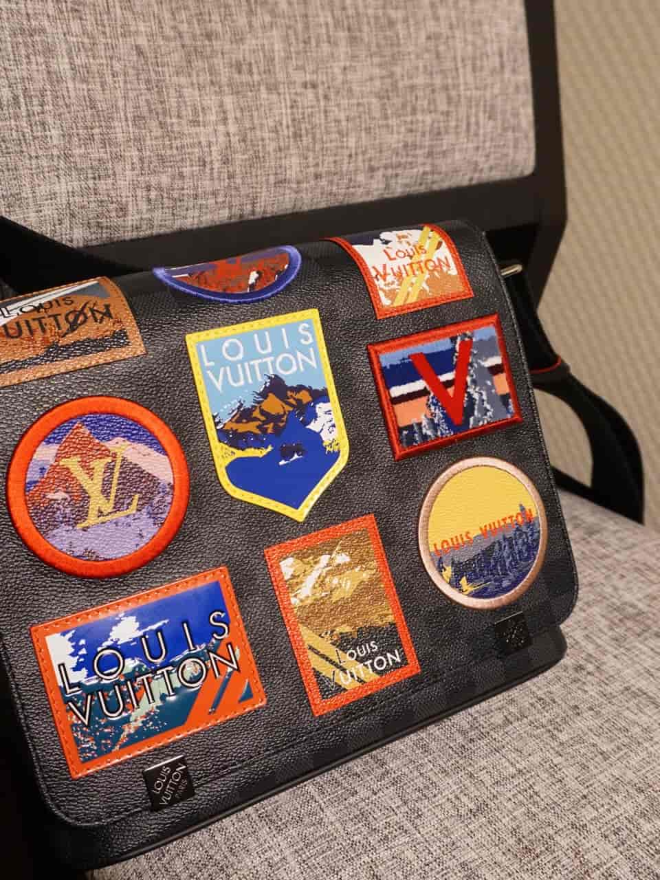 LV District Alps 18新款 阿尔卑斯系列限量款邮差包