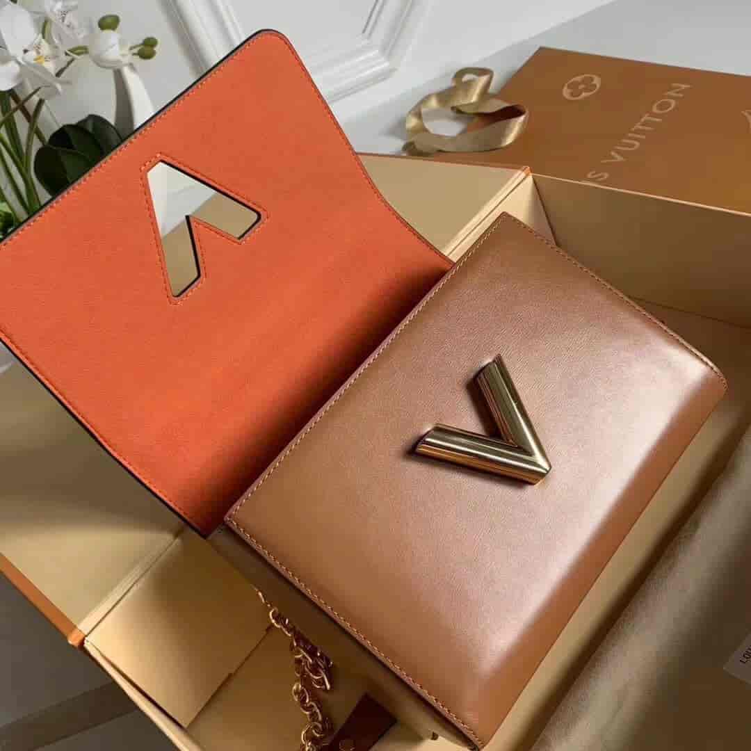 LV路易威登 19年新款白色拼橙色浮纹印花Twist手袋 M44460