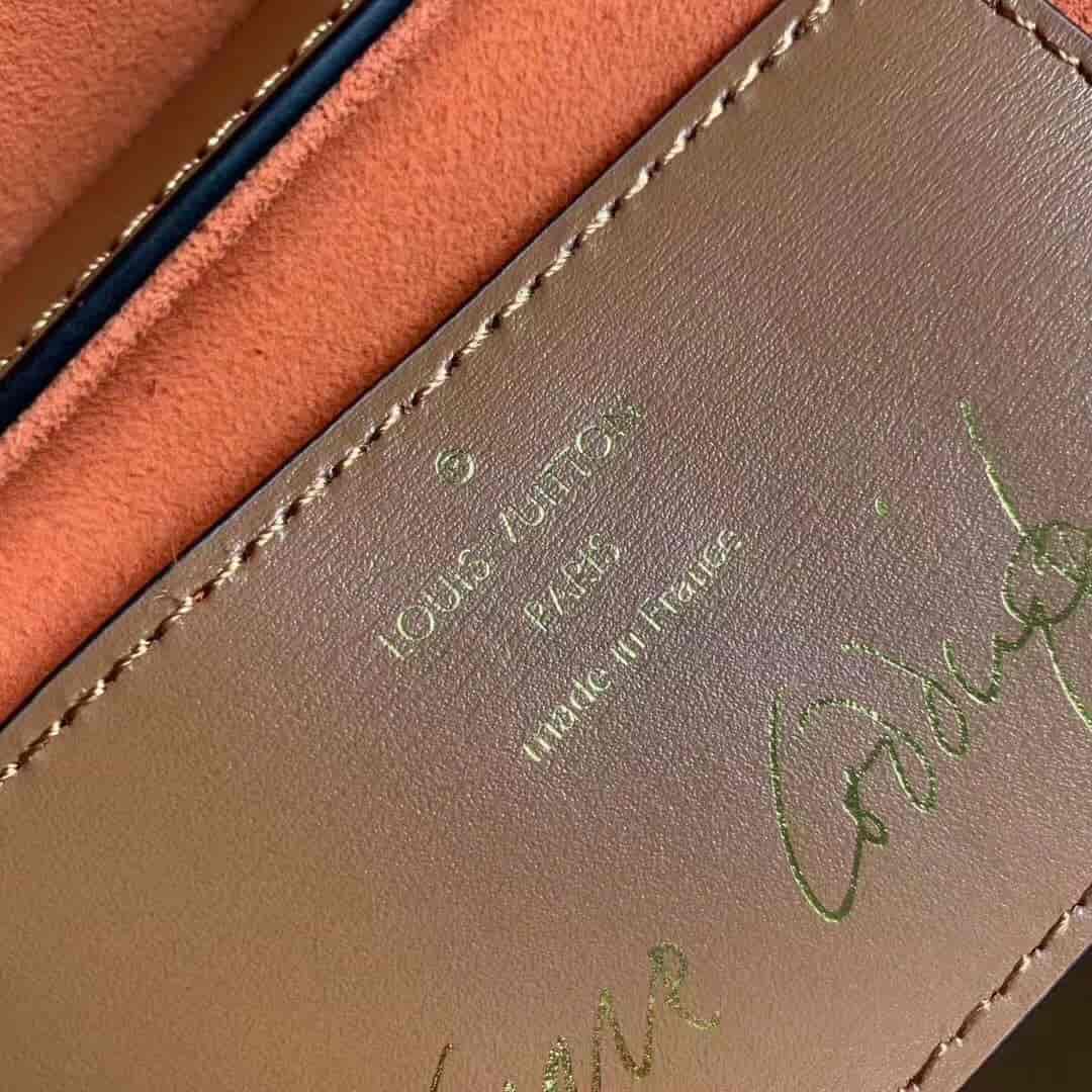 LV路易威登 19年新款白色拼橙色浮纹印花Twist手袋 M44460