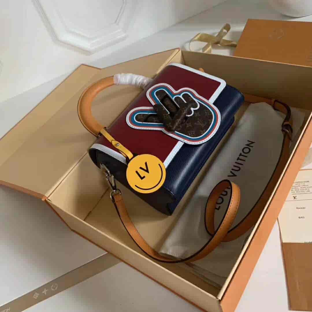 LV/路易威登 刺绣Epi皮革帆布贴饰Twist手袋 M52513