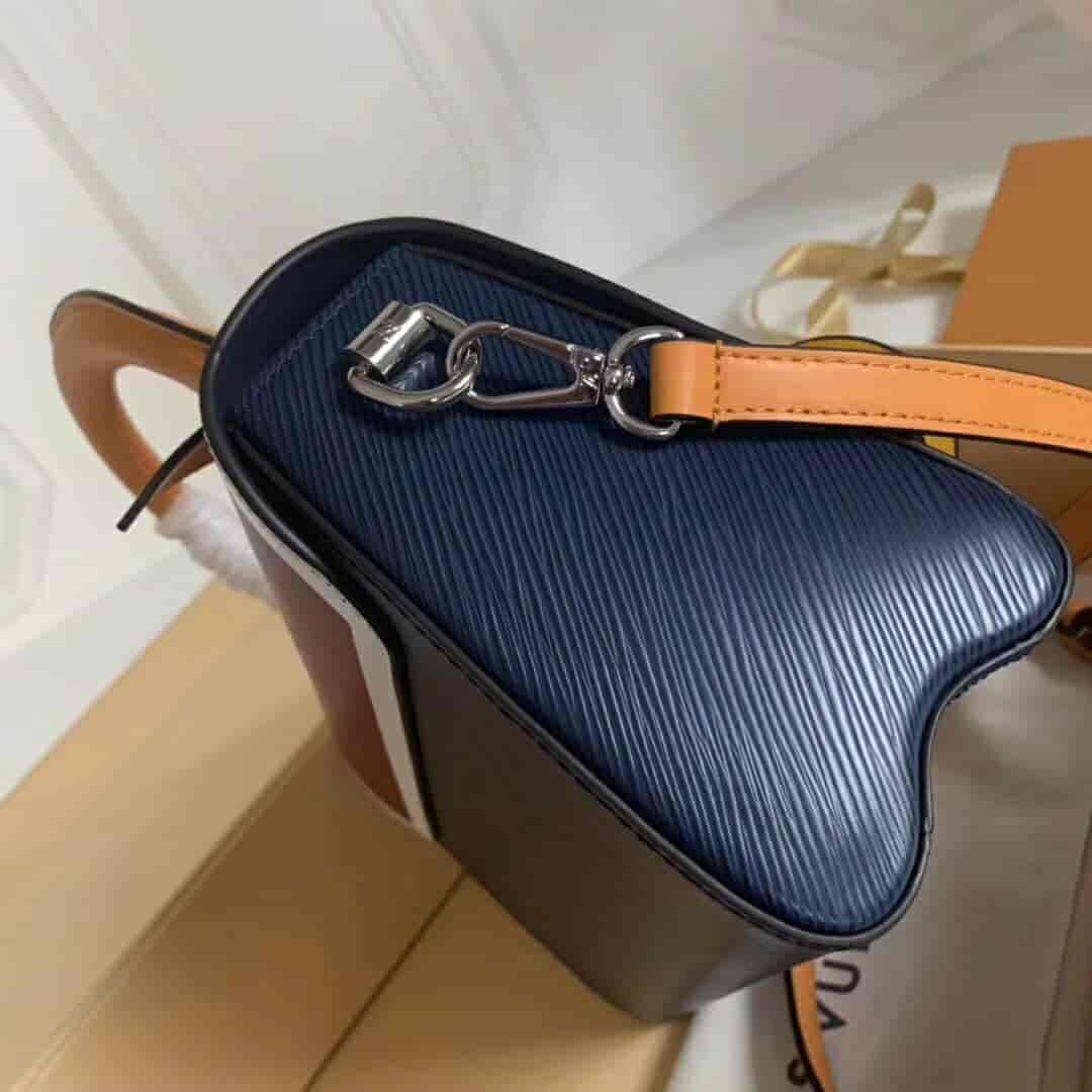 LV/路易威登 刺绣Epi皮革帆布贴饰Twist手袋 M52513