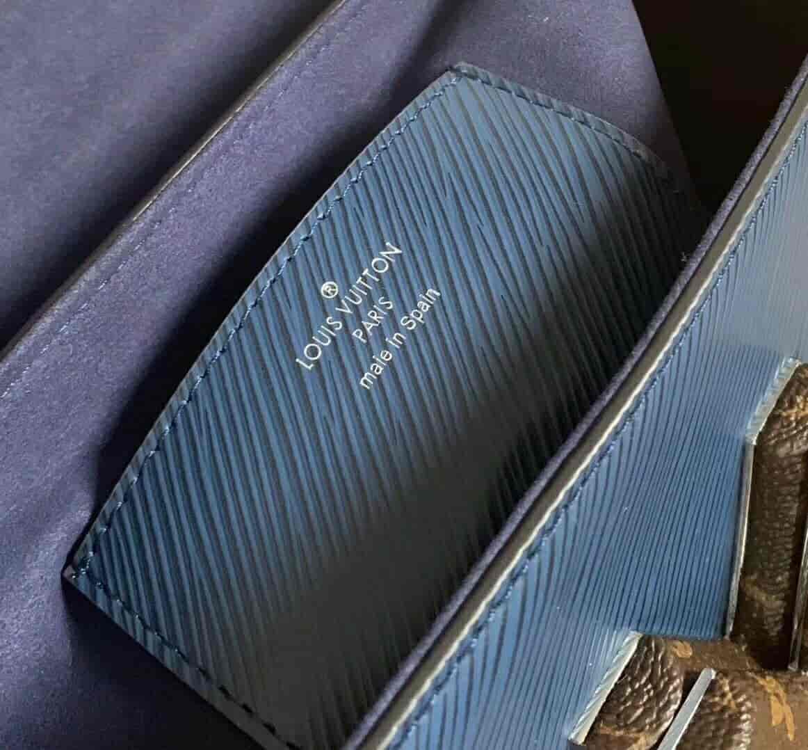 LV/路易威登 刺绣Epi皮革帆布贴饰Twist手袋 M52513