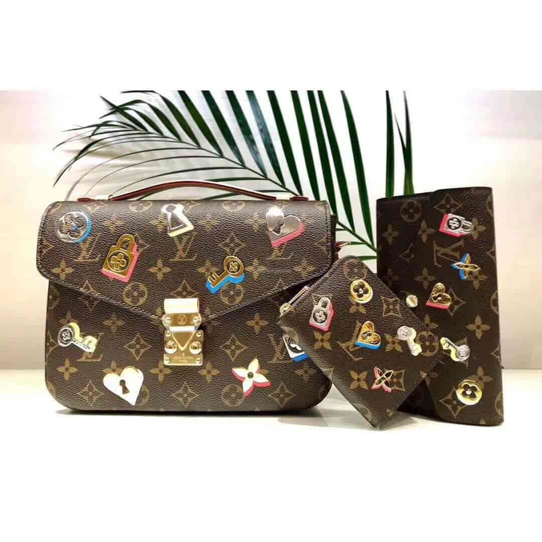 LV/路易威登 19年情人节限定款丝印徽章图案METIS邮差包M44366