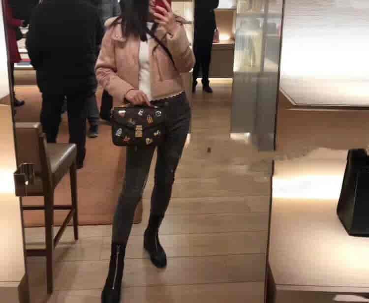 LV/路易威登 19年情人节限定款丝印徽章图案METIS邮差包M44366