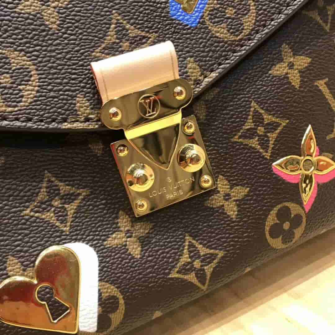 LV/路易威登 19年情人节限定款丝印徽章图案METIS邮差包M44366