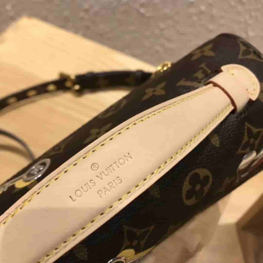 LV/路易威登 19年情人节限定款丝印徽章图案METIS邮差包M44366