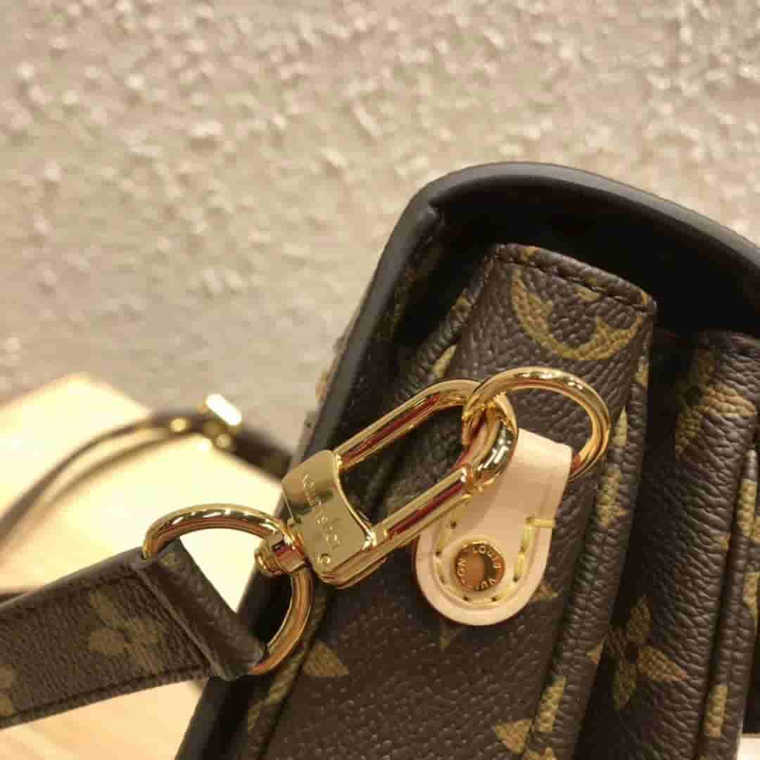 LV/路易威登 19年情人节限定款丝印徽章图案METIS邮差包M44366