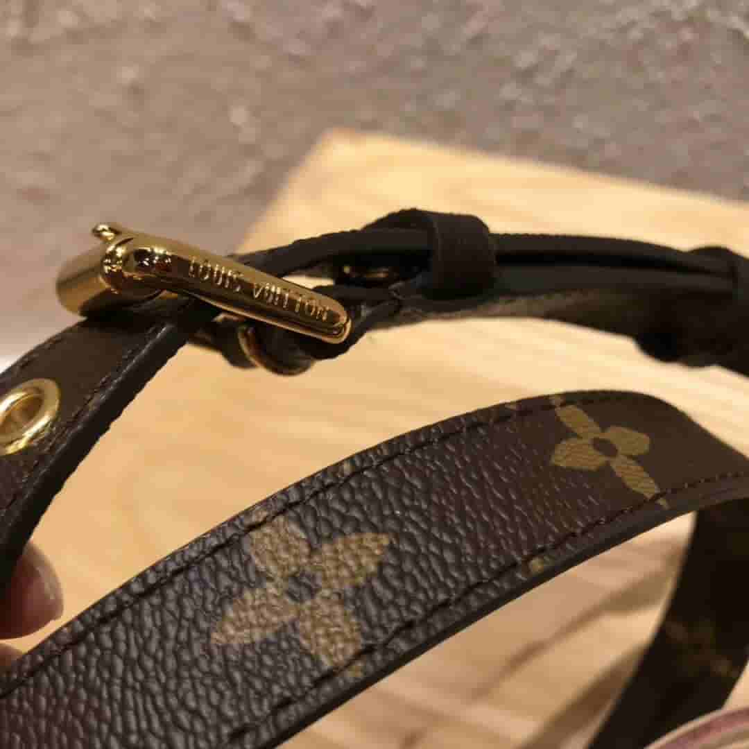 LV/路易威登 19年情人节限定款丝印徽章图案METIS邮差包M44366