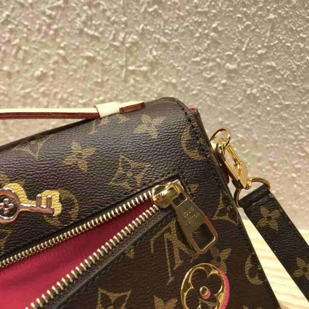 LV/路易威登 19年情人节限定款丝印徽章图案METIS邮差包M44366