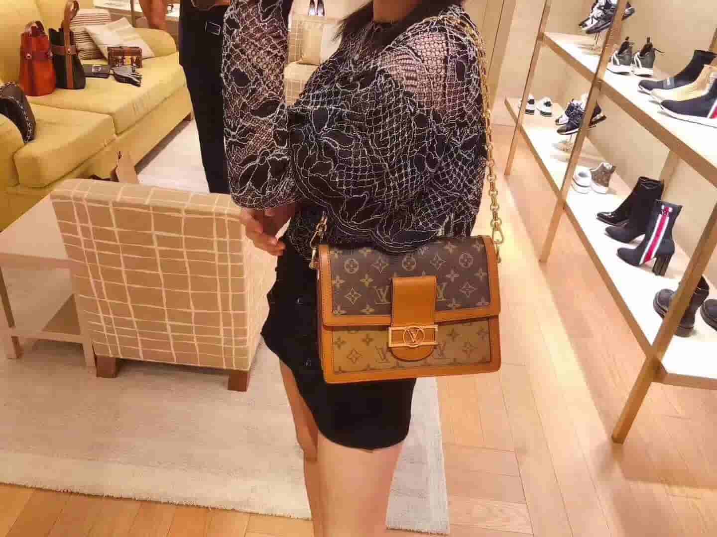 LV Dauphine手袋 链条单肩斜挎邮差包 M44391