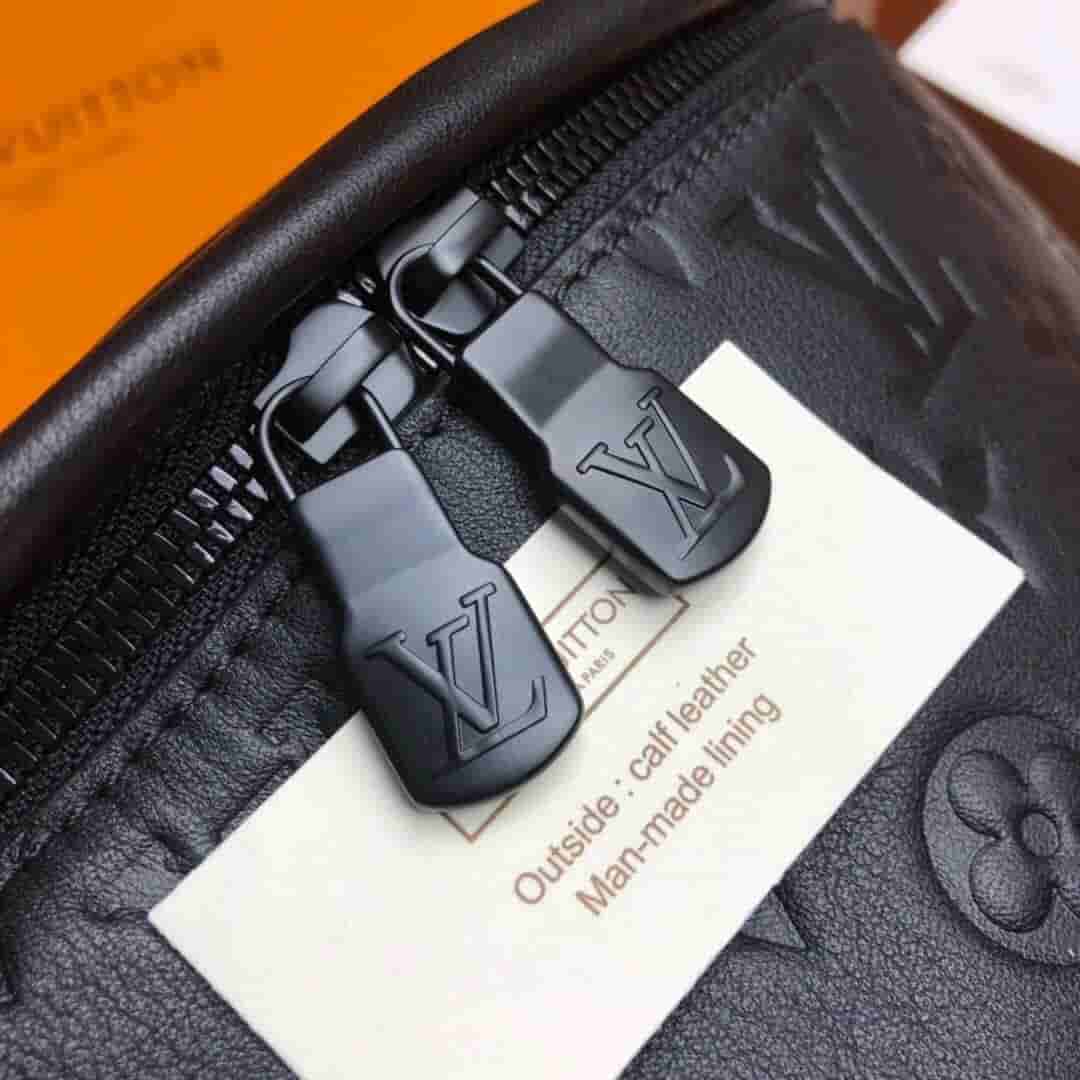 LV M44388 黑色全皮压花Discovery腰包/胸包