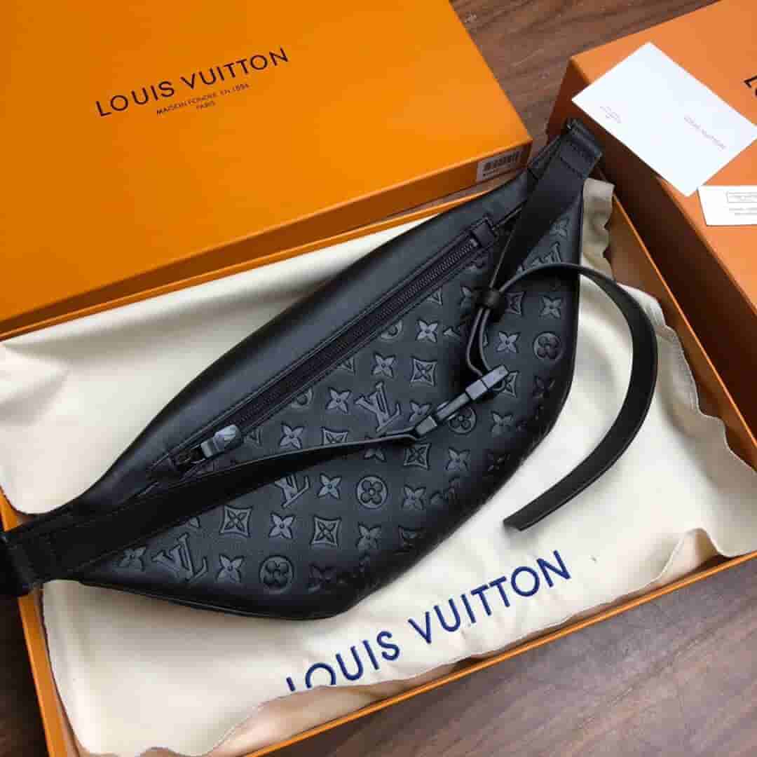 LV M44388 黑色全皮压花Discovery腰包/胸包