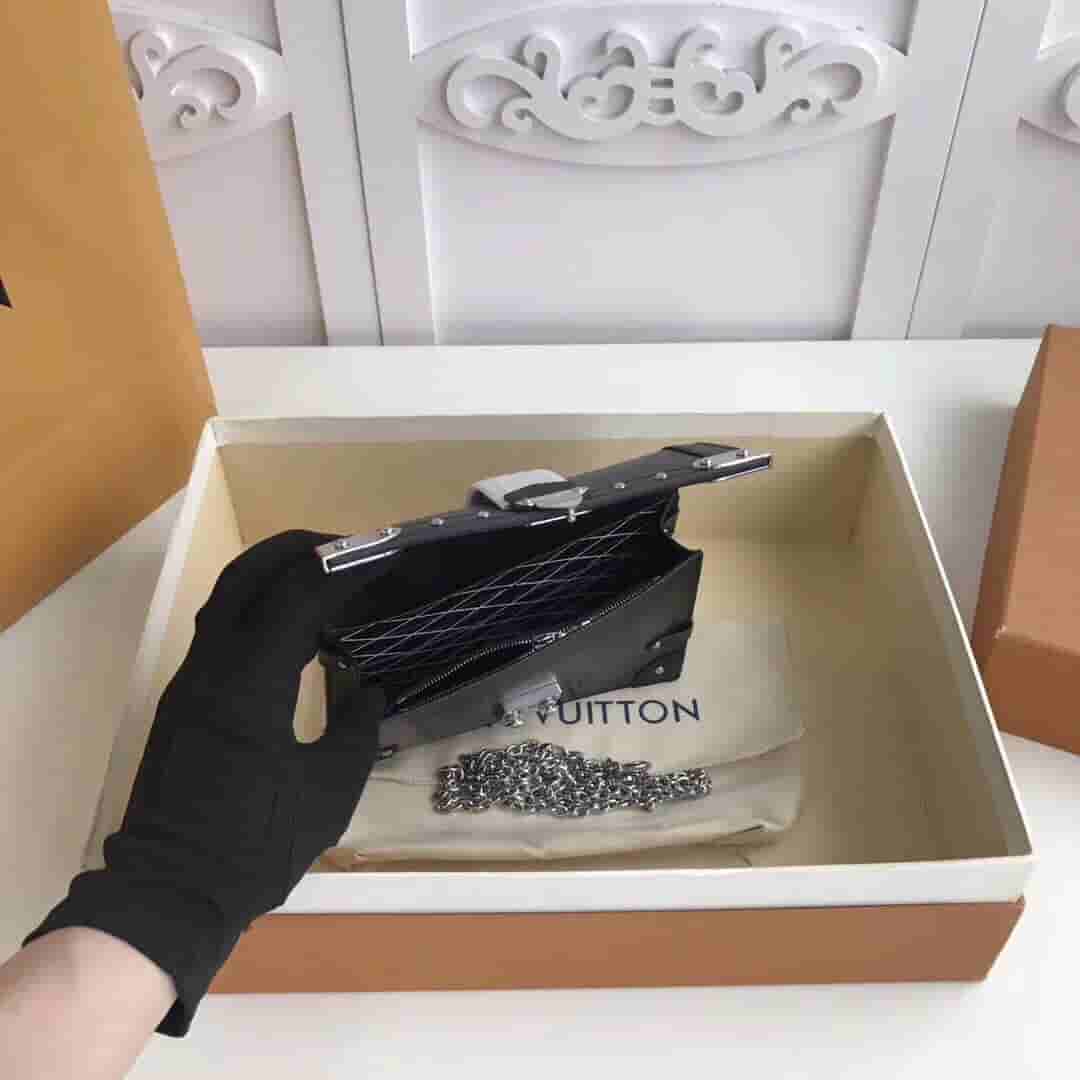 LV M67507 Trunk黑色翻盖单肩链条包