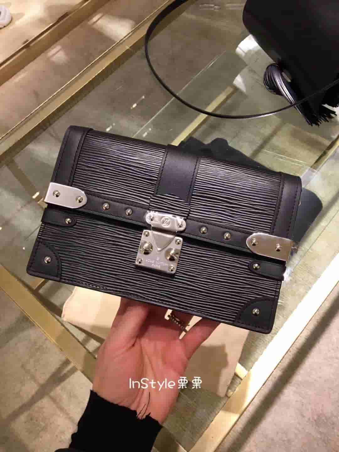 LV M67507 Trunk黑色翻盖单肩链条包