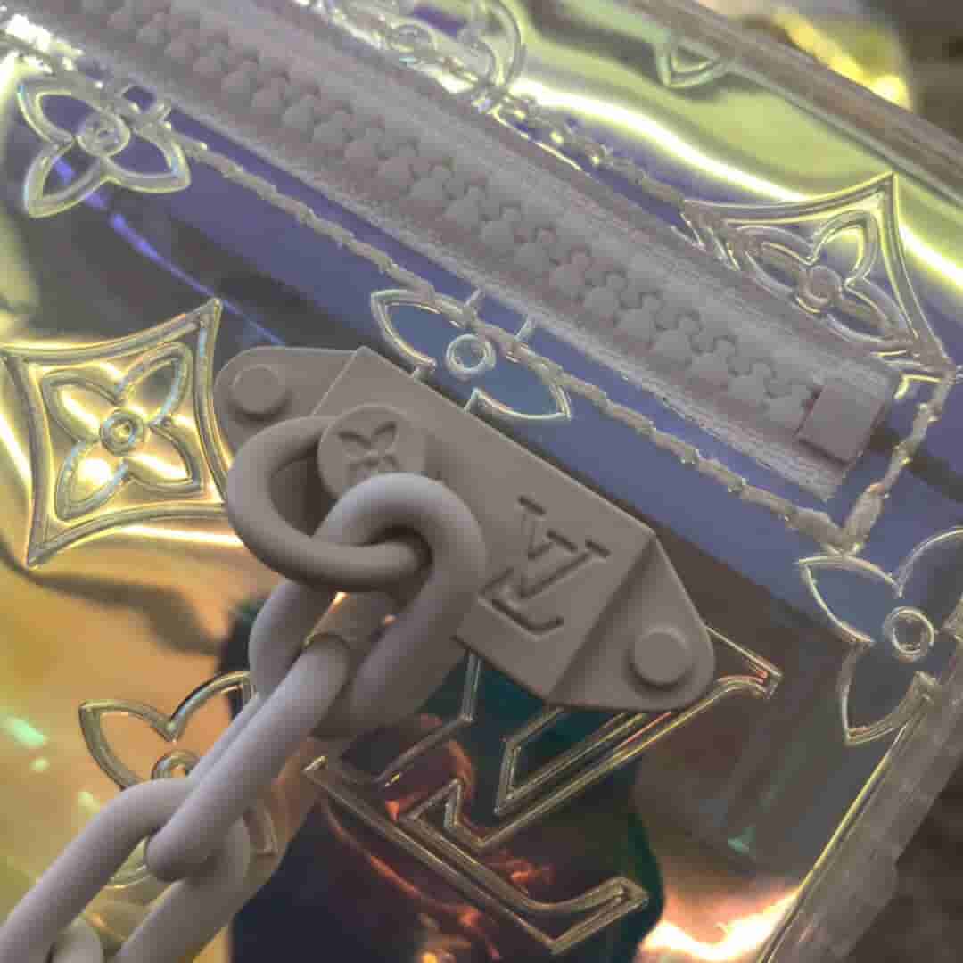 LV 19新款限量男士炫彩PVC透明链条手拿包 M55261