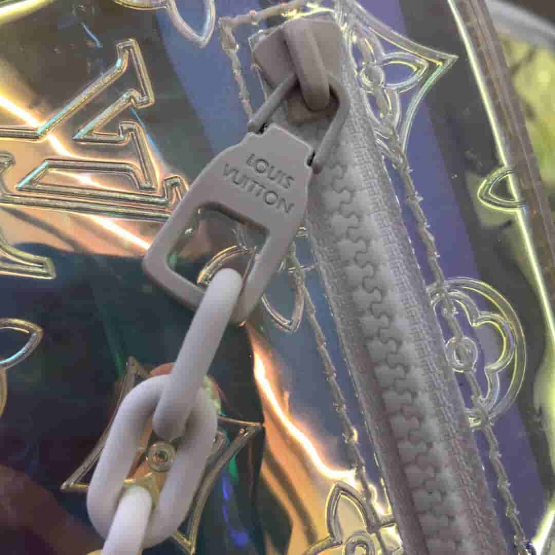 LV 19新款限量男士炫彩PVC透明链条手拿包 M55261