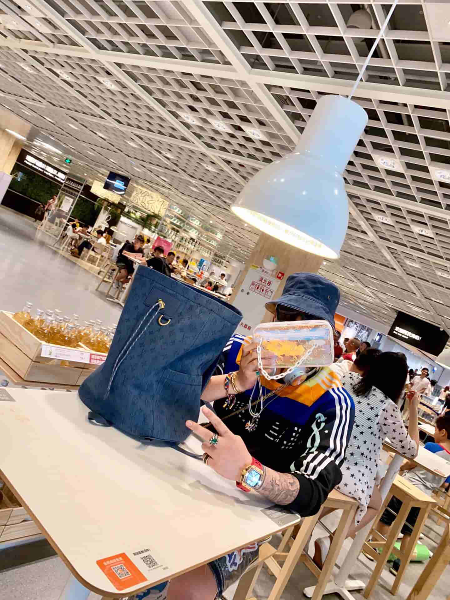 LV 19新款限量男士炫彩PVC透明链条手拿包 M55261