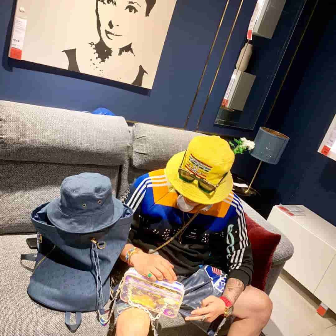 LV 19新款限量男士炫彩PVC透明链条手拿包 M55261