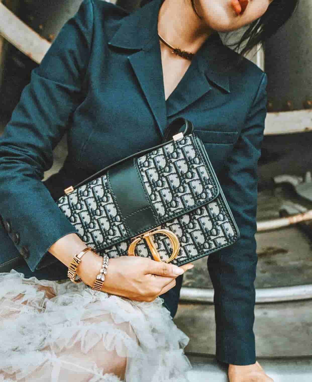 Dior迪奥 19新款30 MontaigneCD扣翻盖邮差包蒙田包单肩包斜跨包