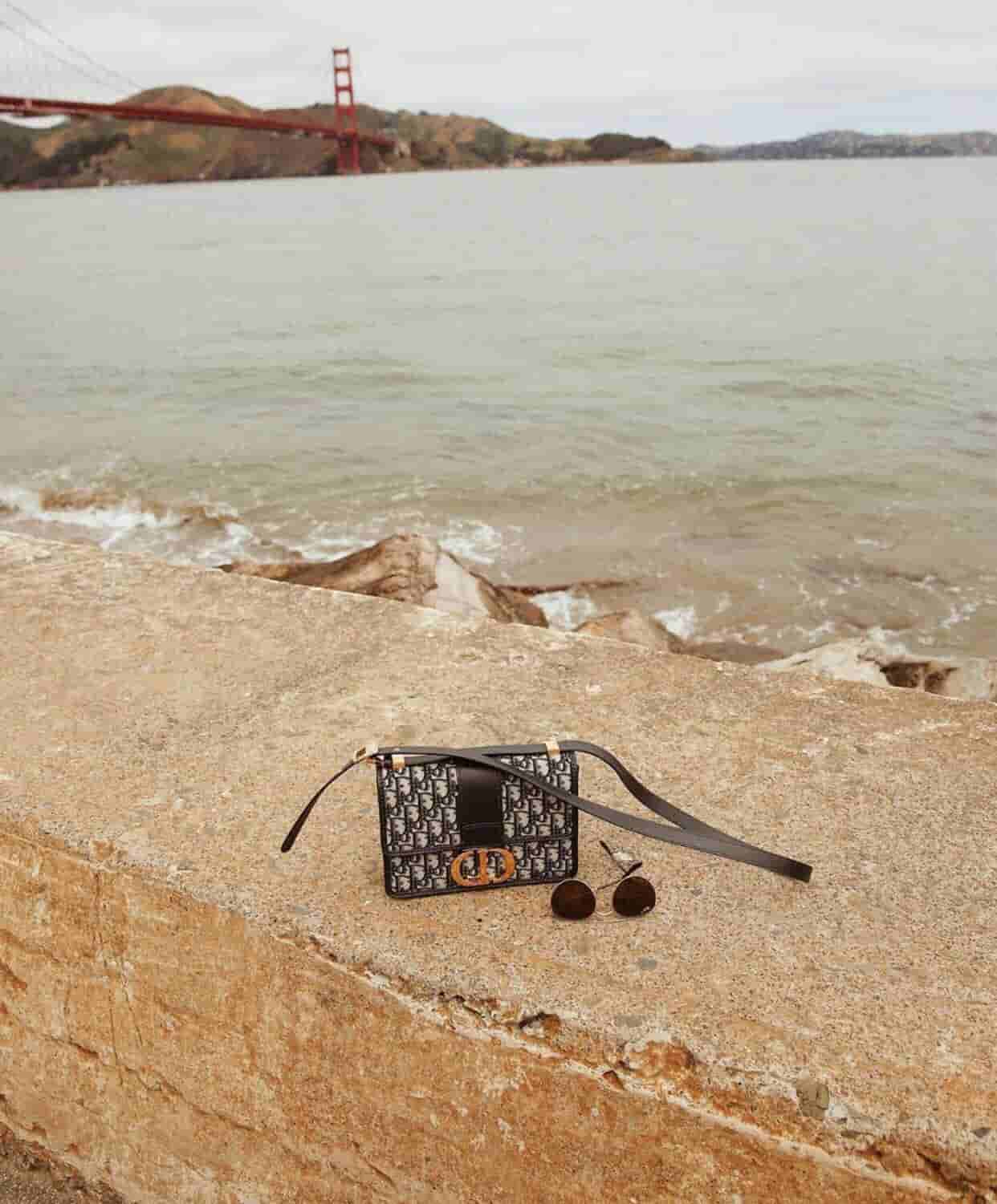 Dior迪奥 19新款30 MontaigneCD扣翻盖邮差包蒙田包单肩包斜跨包