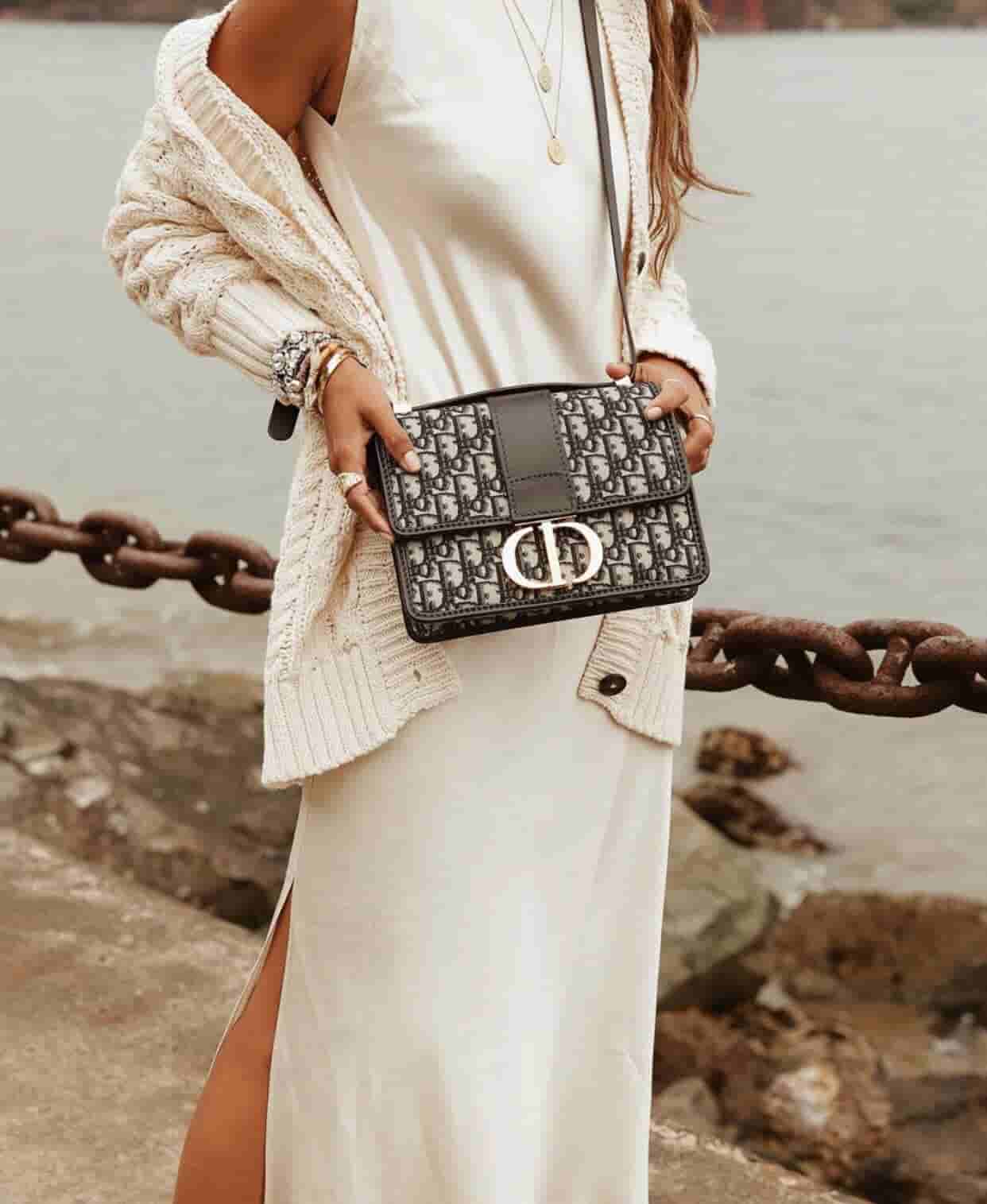 Dior迪奥 19新款30 MontaigneCD扣翻盖邮差包蒙田包单肩包斜跨包