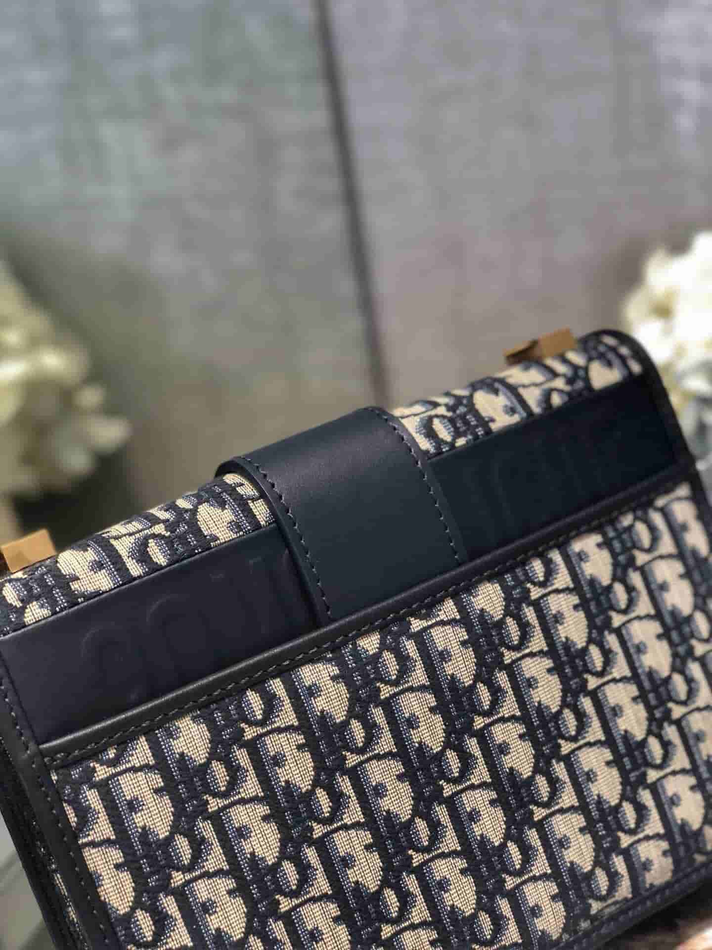 Dior迪奥 19新款30 MontaigneCD扣翻盖邮差包蒙田包单肩包斜跨包