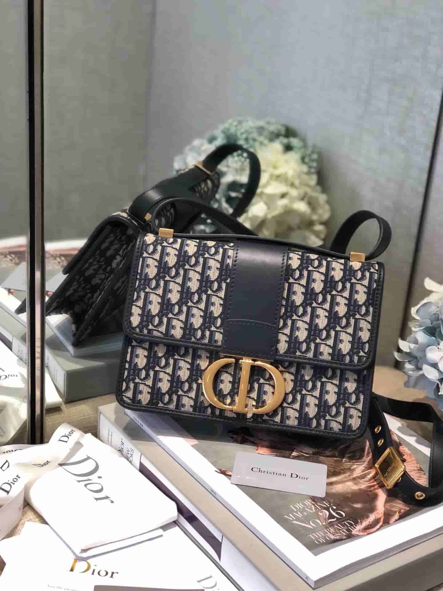 Dior迪奥 19新款30 MontaigneCD扣翻盖邮差包蒙田包单肩包斜跨包