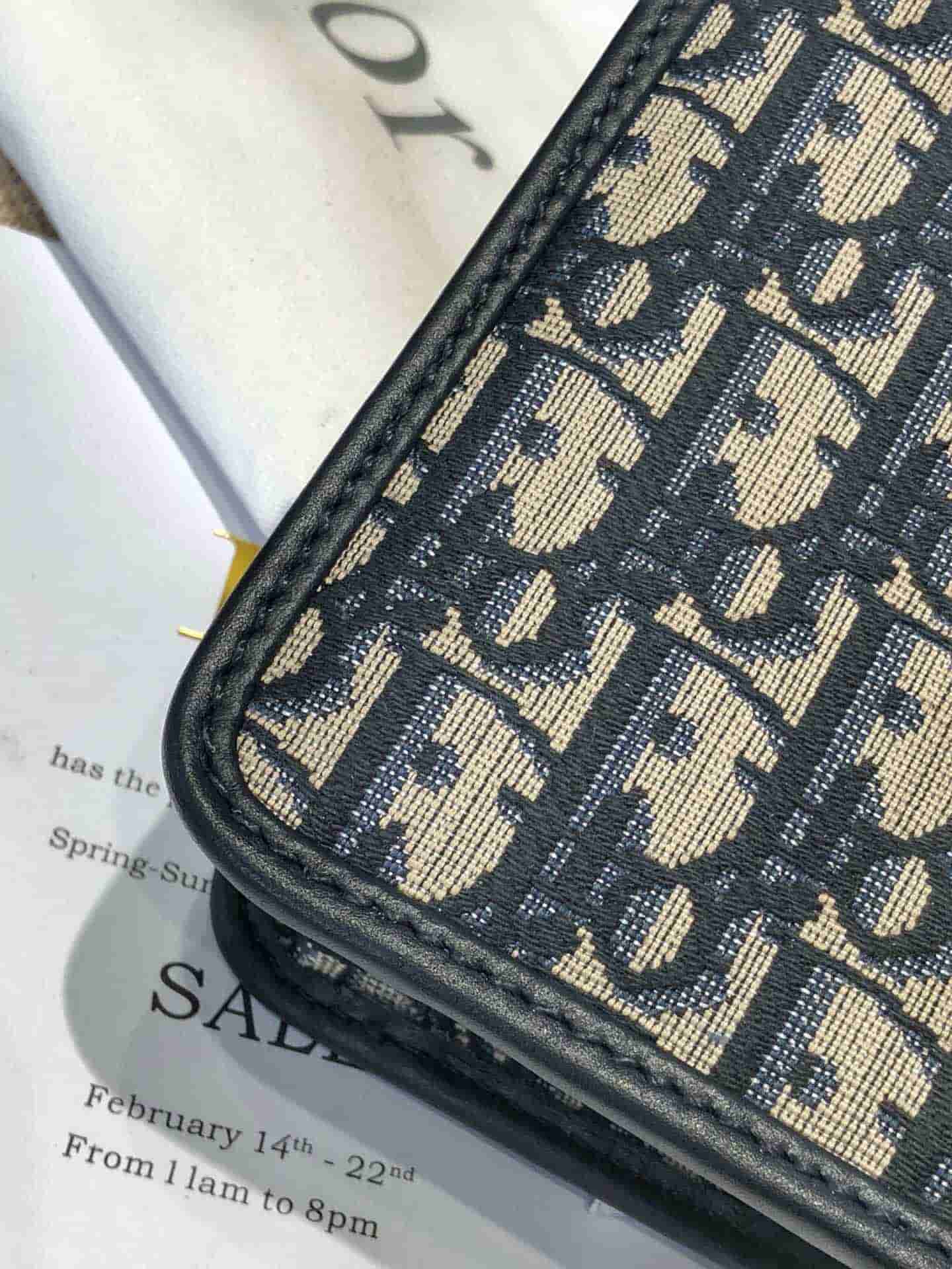 Dior迪奥 19新款30 MontaigneCD扣翻盖邮差包蒙田包单肩包斜跨包