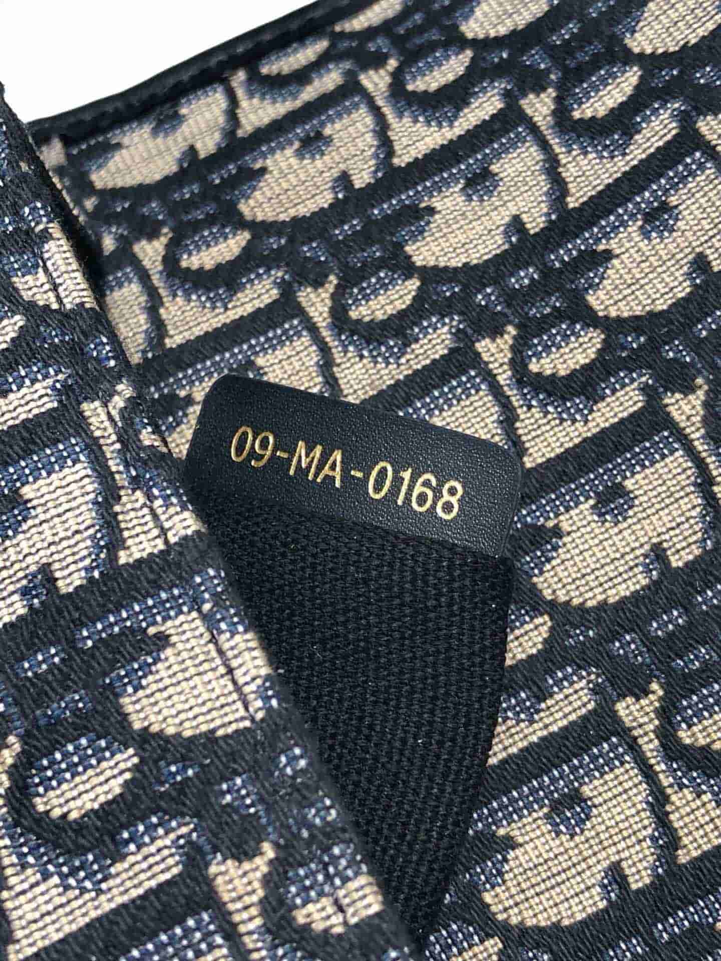 Dior迪奥 19新款30 MontaigneCD扣翻盖邮差包蒙田包单肩包斜跨包