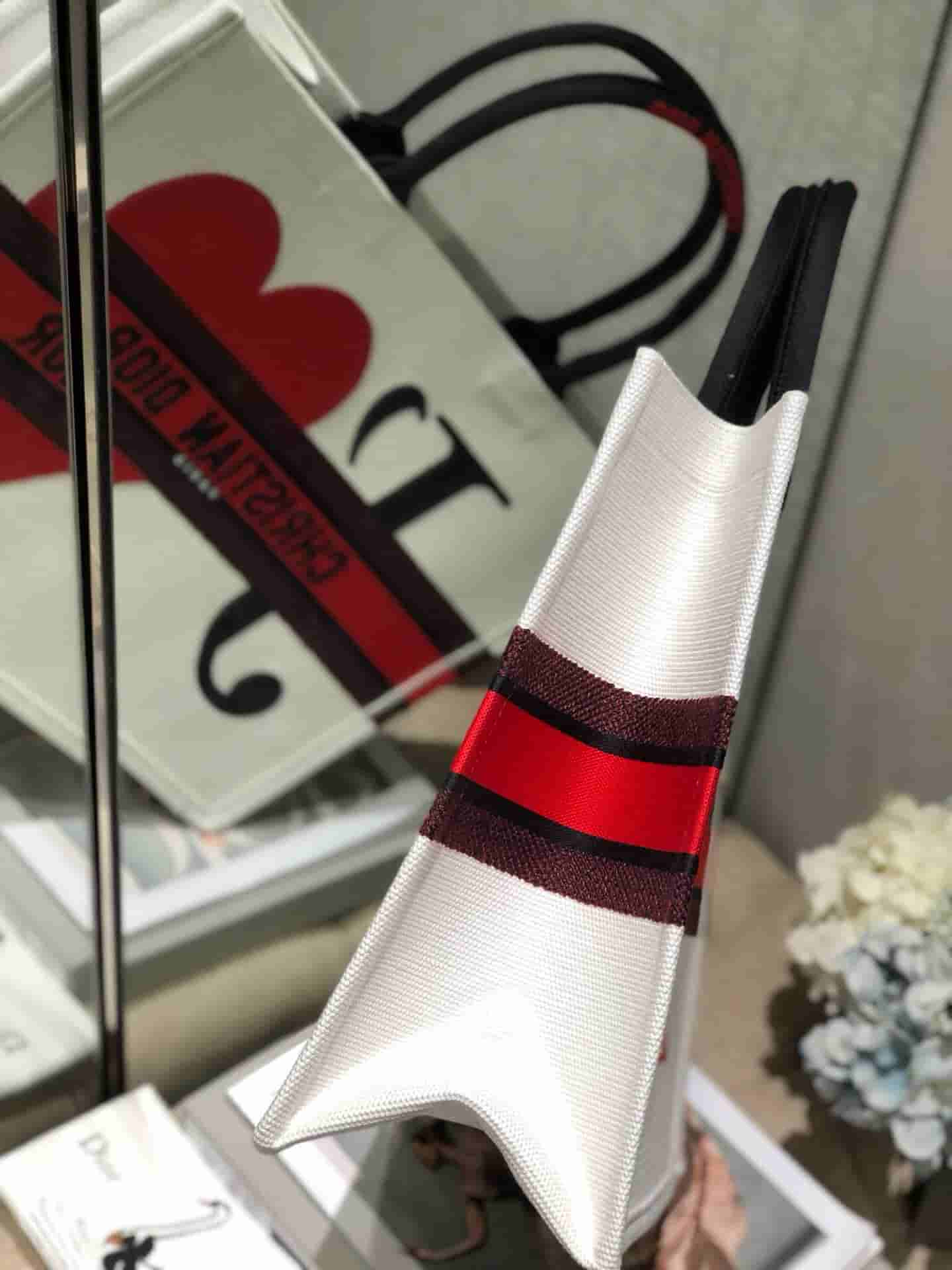 Dior/迪奥 七夕限定BOOK TOTE白色JE T’AIME图案手提购物袋