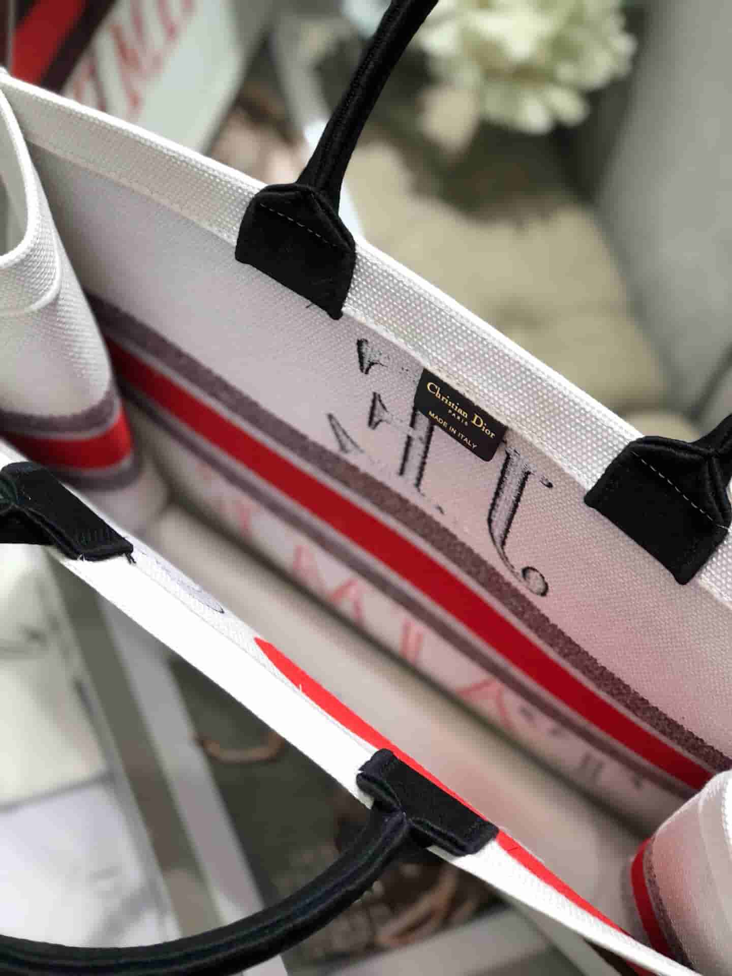 Dior/迪奥 七夕限定BOOK TOTE白色JE T’AIME图案手提购物袋