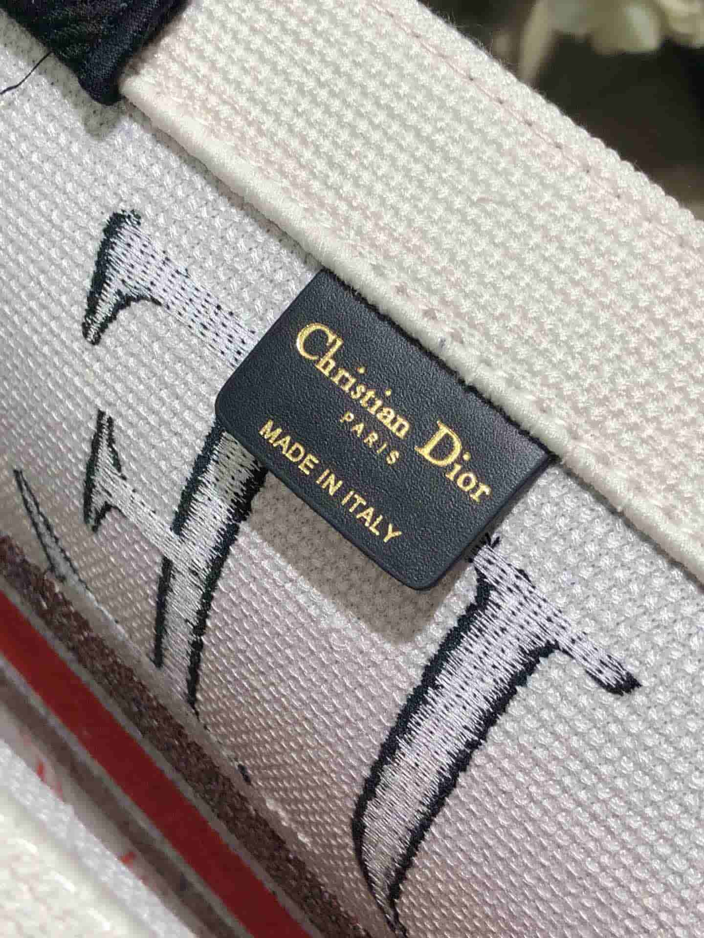 Dior/迪奥 七夕限定BOOK TOTE白色JE T’AIME图案手提购物袋