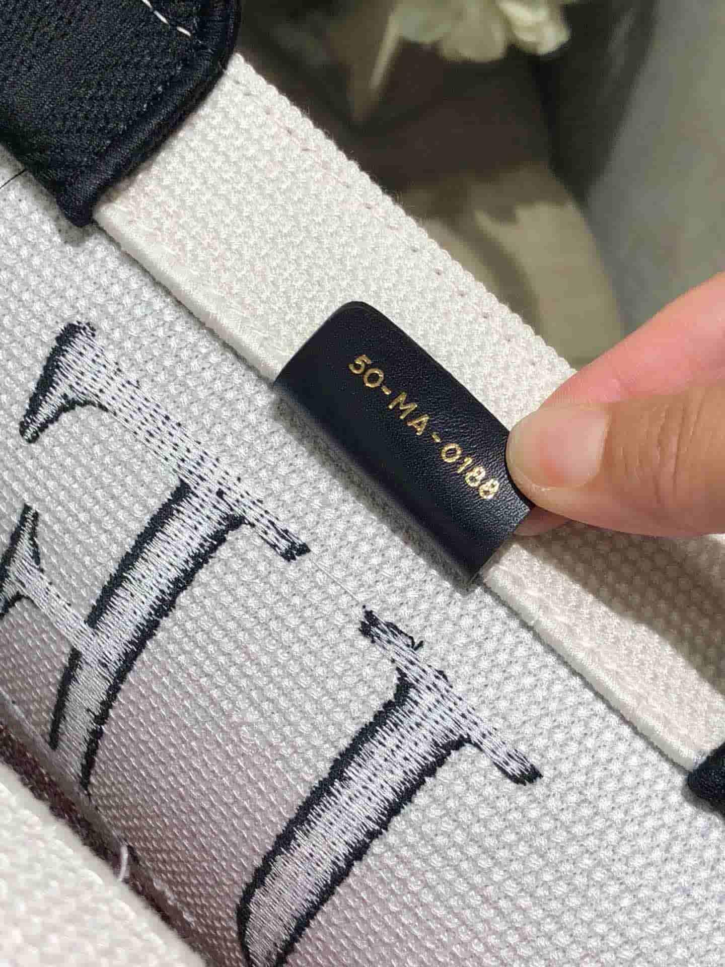 Dior/迪奥 七夕限定BOOK TOTE白色JE T’AIME图案手提购物袋