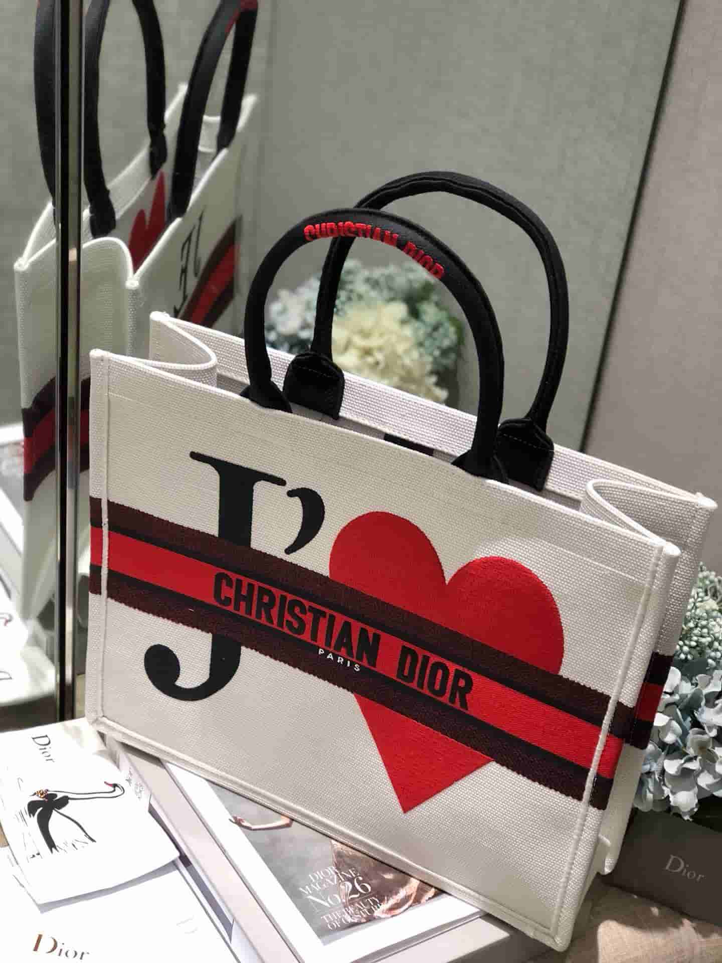 Dior/迪奥 七夕限定BOOK TOTE白色JE T’AIME图案手提购物袋