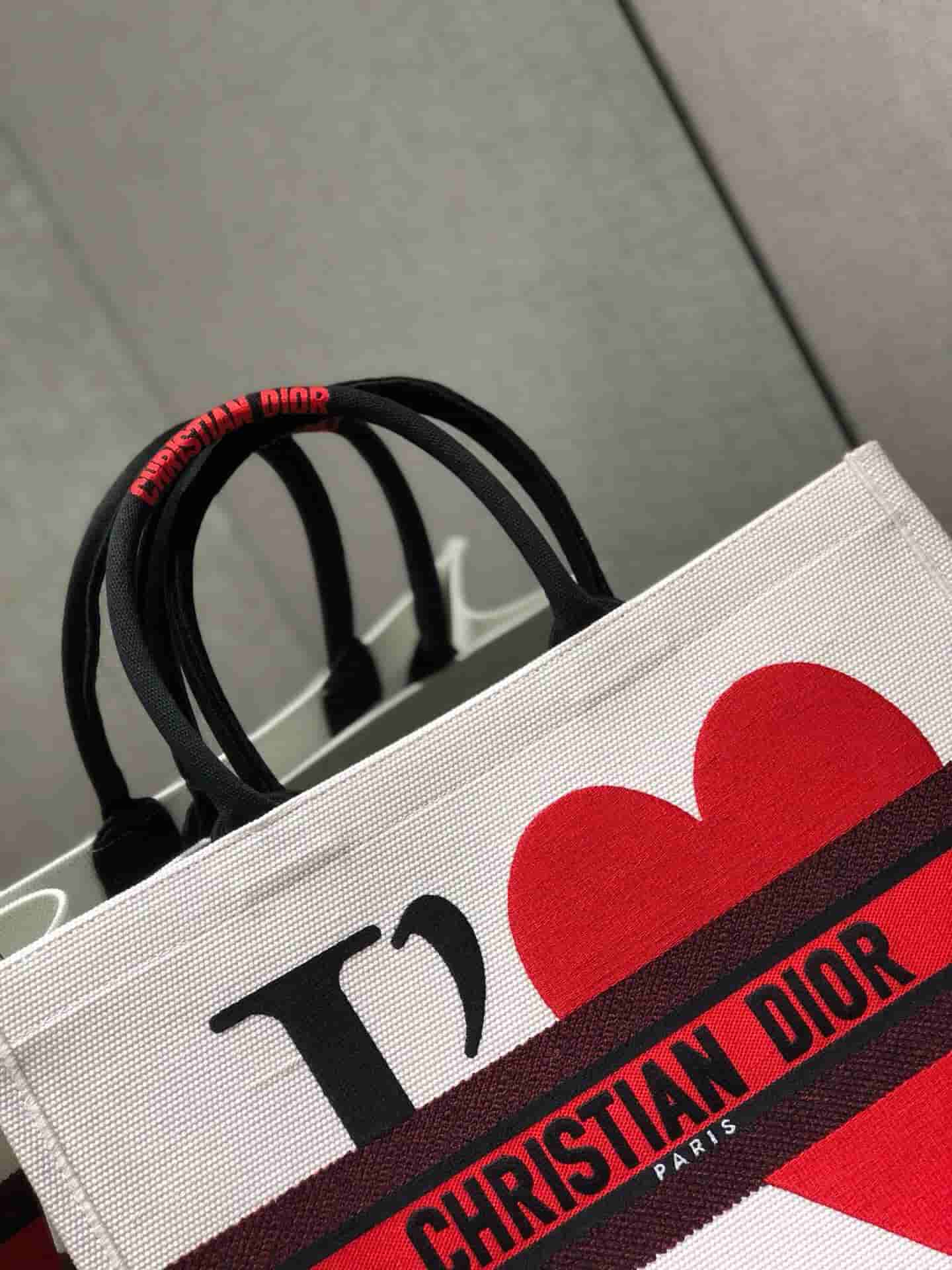 Dior/迪奥 七夕限定BOOK TOTE白色JE T’AIME图案手提购物袋