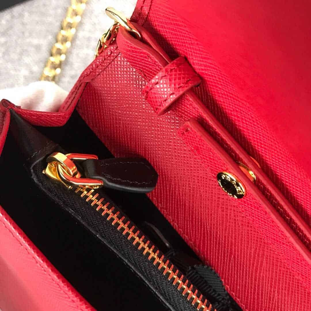 Prada/普拉达 Saffiano 皮革单肩包 1BP006