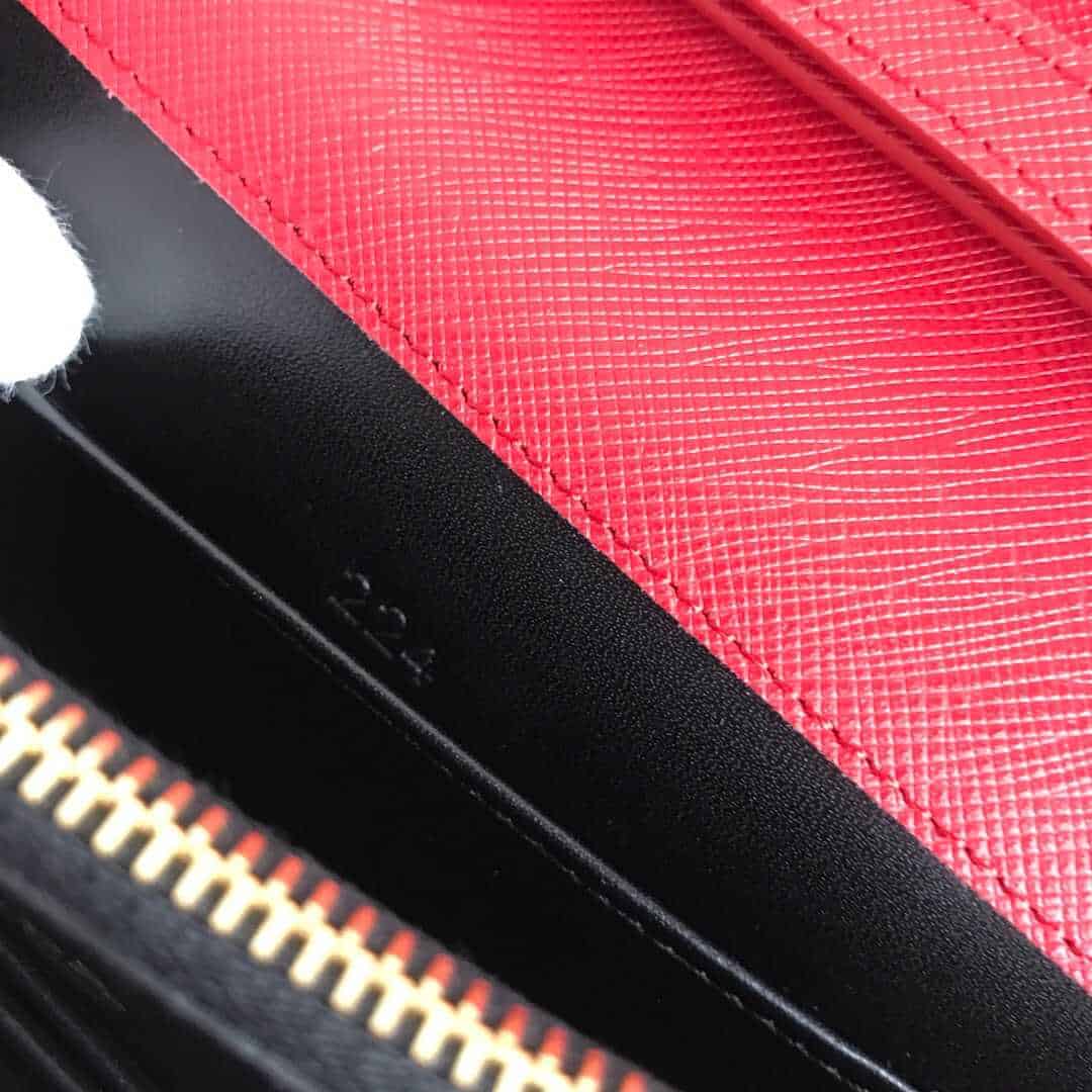 Prada/普拉达 Saffiano 皮革单肩包 1BP006