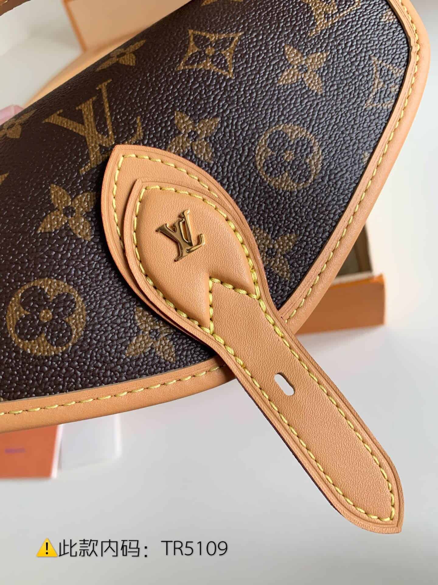 LV M44919 Ivy 手袋 复古邮差包单肩斜挎手提包