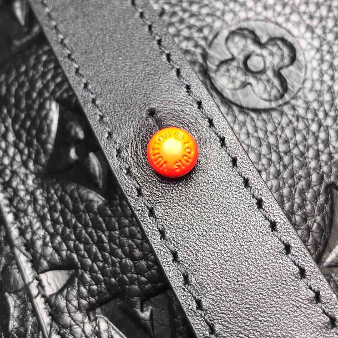 LV M53285 黑色Taurillon皮革Christopher大号双肩包