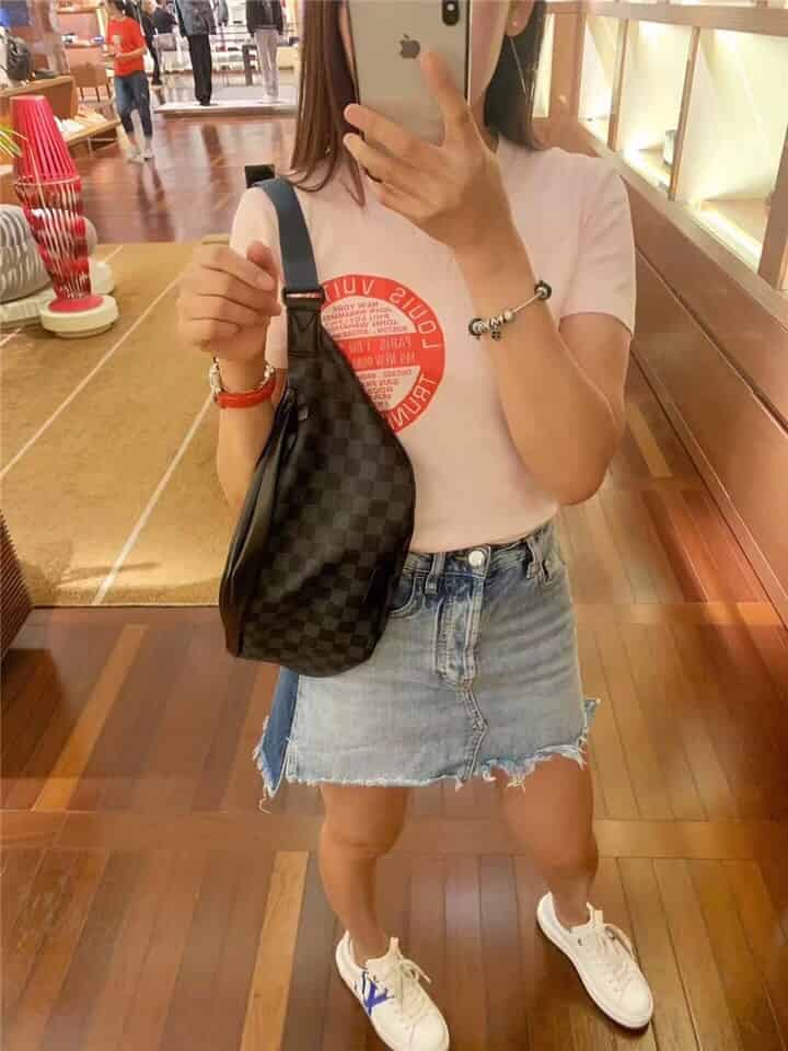 LV N40187 Damier Graphite涂层帆布Discovery腰包