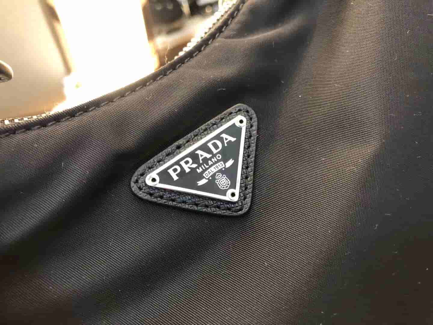 Prada/普拉达 新款HOBO 三合一链条包 尼龙腋下包半月包